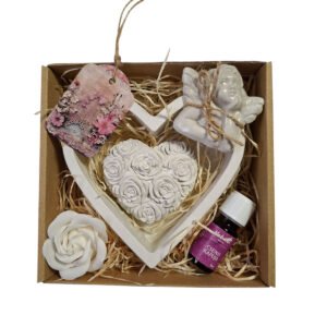 Szívből kézműves ajándékcsomag szív alakú tállal és rózsás aromakővel – Én Box Shop léleksimogató női wellness box