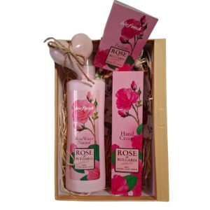 Rózsás frissítő wellness csomag – természetes testápolók és illatos termékek gyönyörű díszdobozban