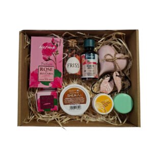 Utazó Kényeztetés Ajándékbox – utazóbarát mini bőrápolók, Kneipp fürdőolaj, kerámia dekor